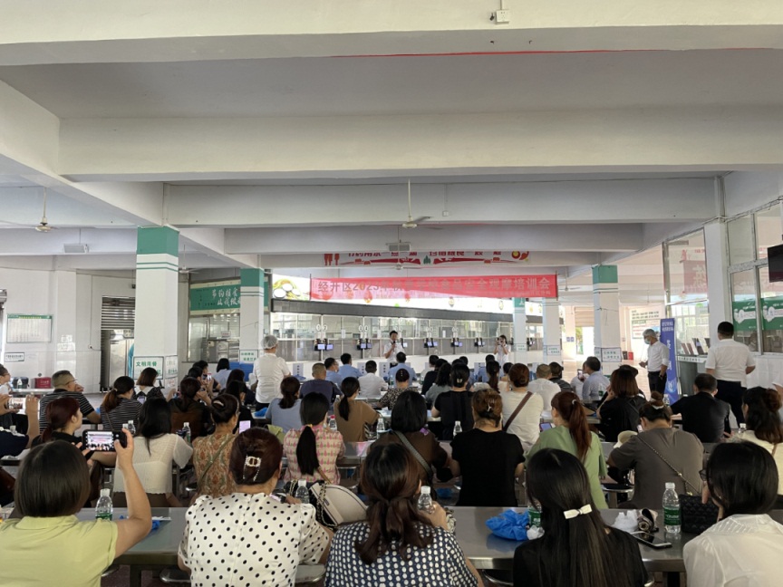 遂寧一中舉辦2023年秋季經(jīng)開區(qū)學(xué)校食品安全觀摩培訓(xùn)會